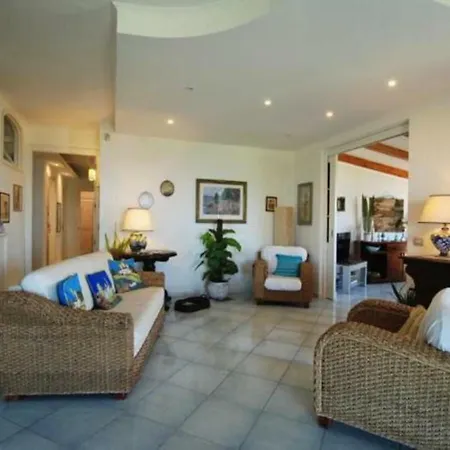 ヴィラ La Violetta