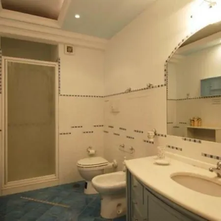 ヴィラ La Violetta Termini